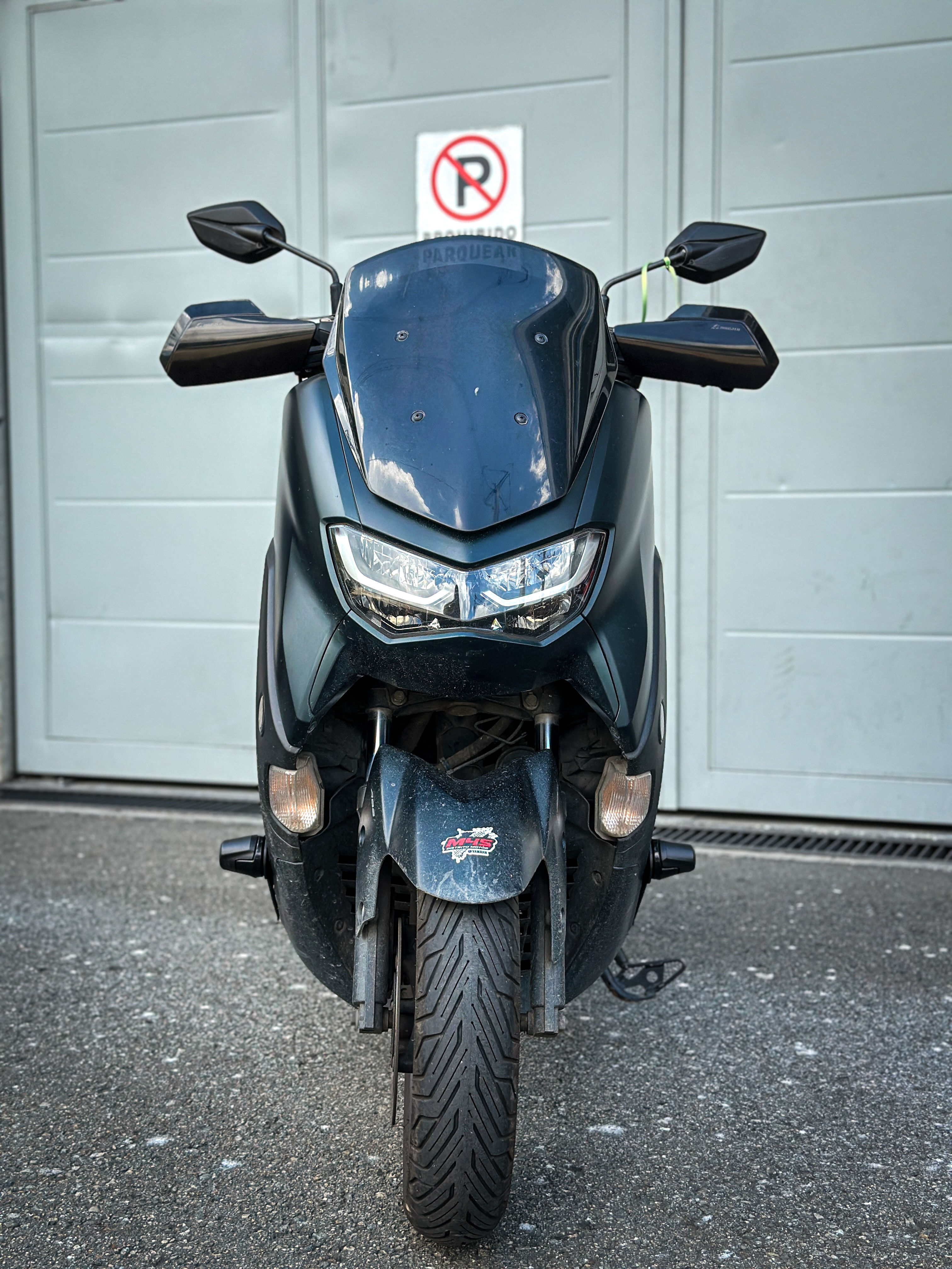 ¿Por qué son esenciales los accesorios de protección para tu Yamaha NMAX?